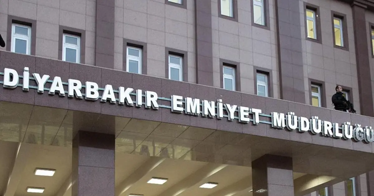 Diyarbakır Emniyet Müdürlüğü’ne el yapımı patlayıcı ile saldırı