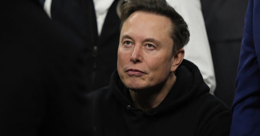 Elon Musk, Grok’un müstehcen içeriklerinden haberi olmadığını iddia etti