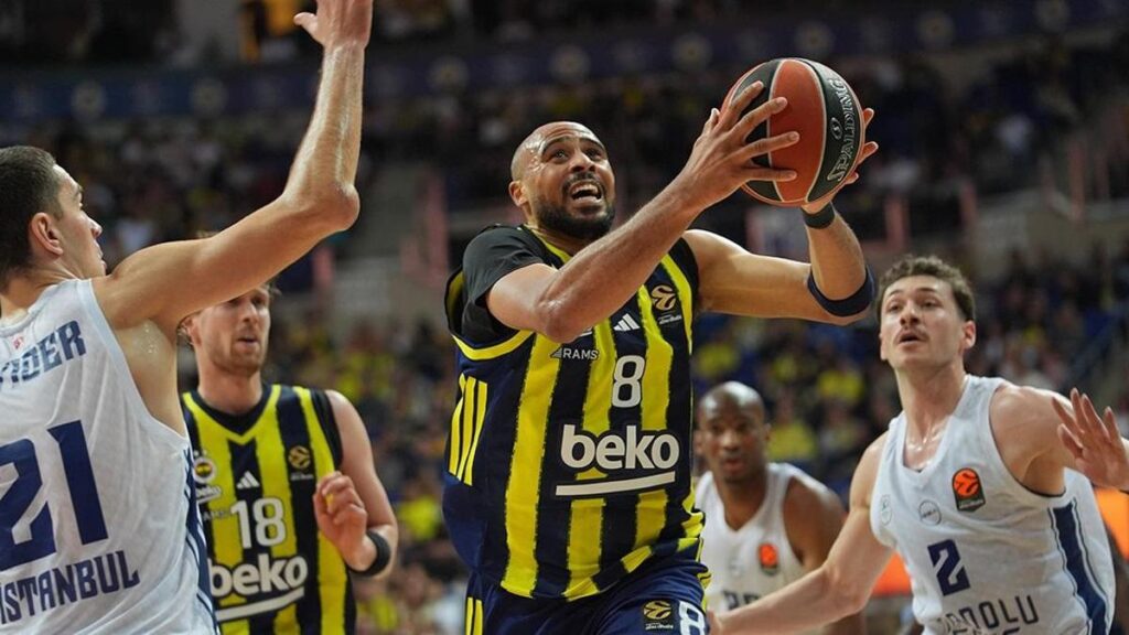 EuroLeague’deki Türk derbisinde Fenerbahçe, Anadolu Efes’i mağlup etti