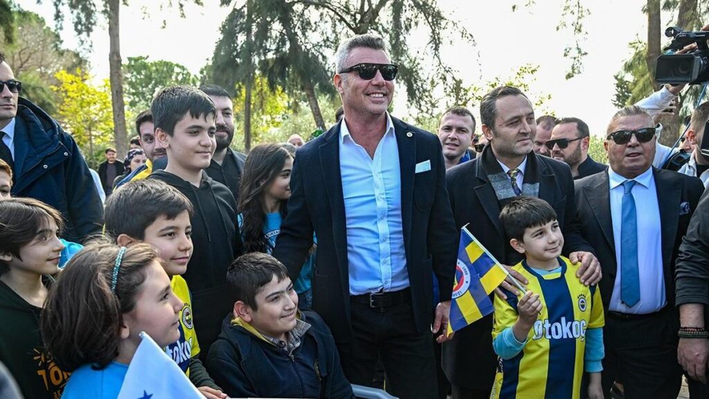 Fenerbahçe Başkanı Sadettin Saran, Adana’da bir ilkokulu ziyaret etti