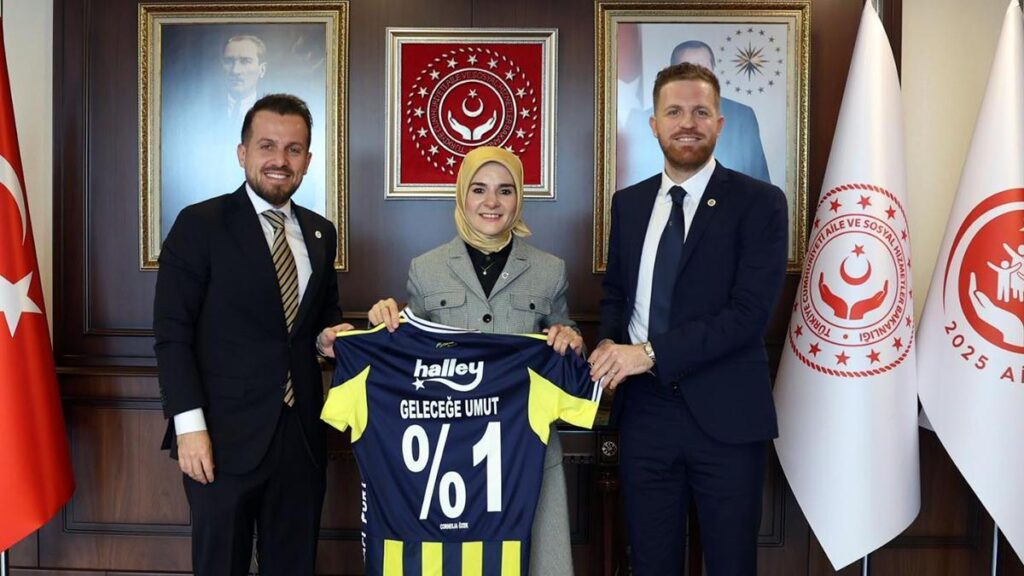 Fenerbahçe, “Transferde Geleceğe Umut Kuralı” projesi kapsamında Bakan Göktaş’ı ziyaret etti