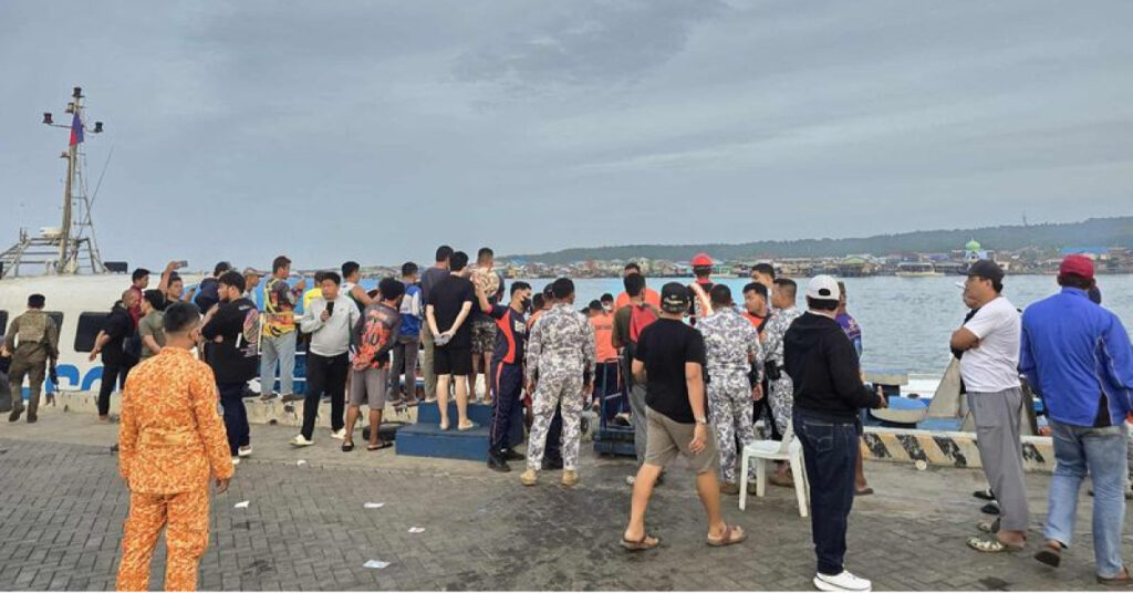 Filipinler’de 359 kişiyi taşıyan feribot battı