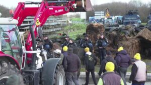 Fransa’da çiftçilere polis müdahalesi