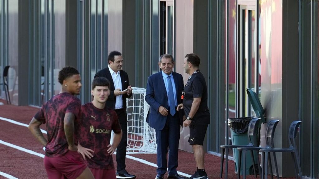 Galatasaray Başkanı Dursun Özbek, transfere açık çek verdi: Ne gerekiyorsa!