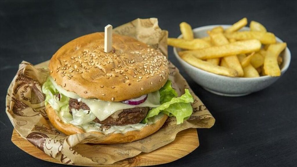 İngiltere’de abur cubur ürünlerine reklam yasağı