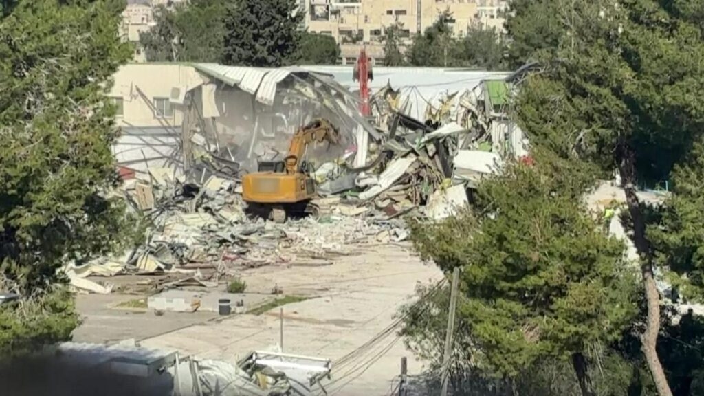 İsrail, BM merkezini yerle bir etti: Filistinlilere yardım ajansını buldozerle yıktılar