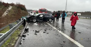 İstanbul-İzmir yolunda zincirleme kaza. 12 aracın karıştığı kazada 1 kişi öldü