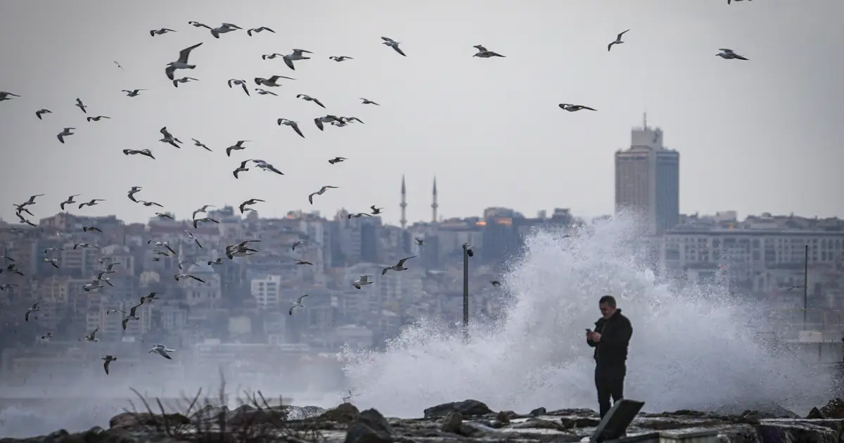 İstanbul’da fırtına ve yağış. Şehir Hatları’nın seferleri iptal