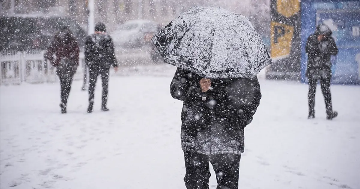 İstanbul’da sıcaklık 10 derece birden düşecek. Kar ve soğuk hava geri geliyor