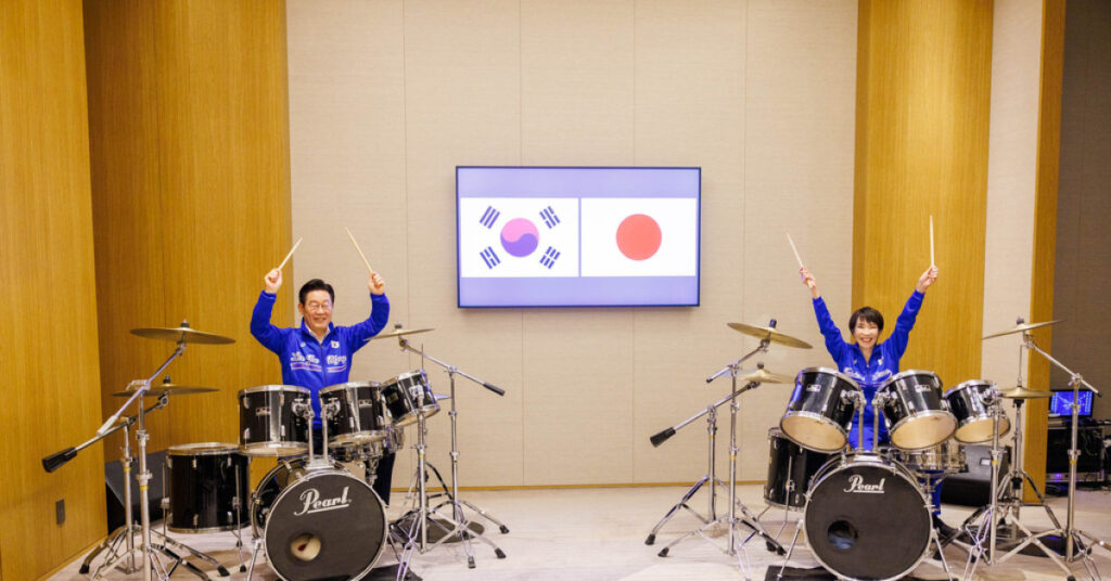 Japonya ve Güney Kore liderleri bateri çaldı