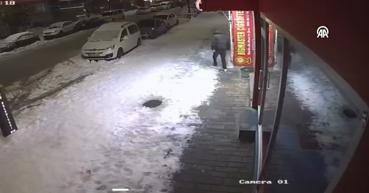 Kar kütlesinden son anda kurtuldu