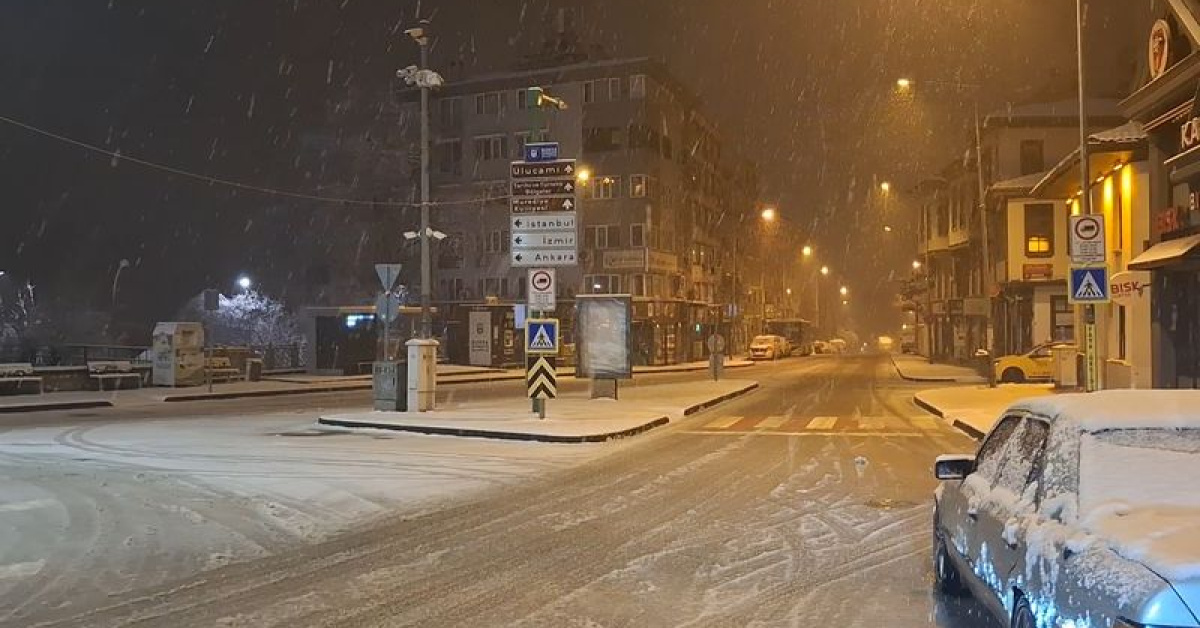 Kar yağışı Bursa’yı beyaza bürüdü