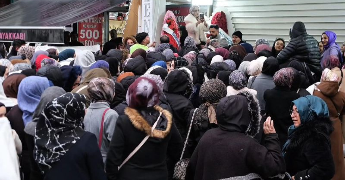 Mağaza açılışında izdiham yaşandı