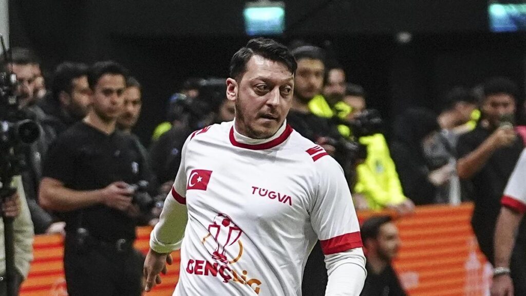 Mesut Özil’den Fenerbahçe açıklaması: İnşallah devamı gelir