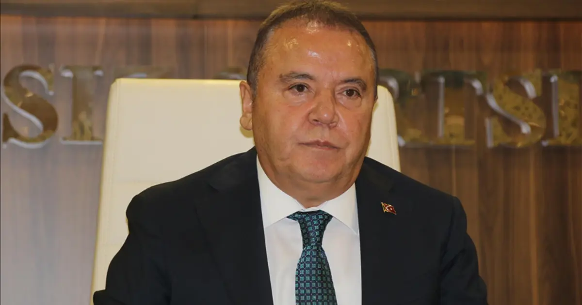 Muhittin Böcek hastaneye kaldırıldı