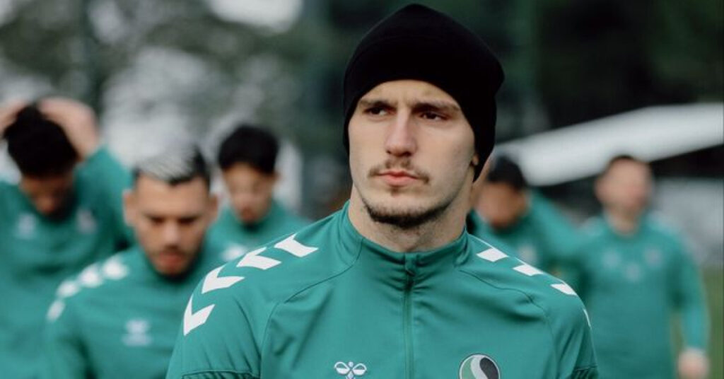 Sakaryaspor 5 futbolcuyu renklerine bağladı!