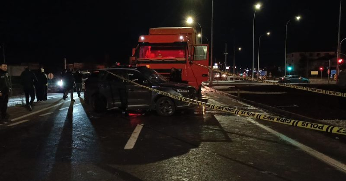 TIR ile otomobil çarpıştı: 1 ölü, 6 yaralı