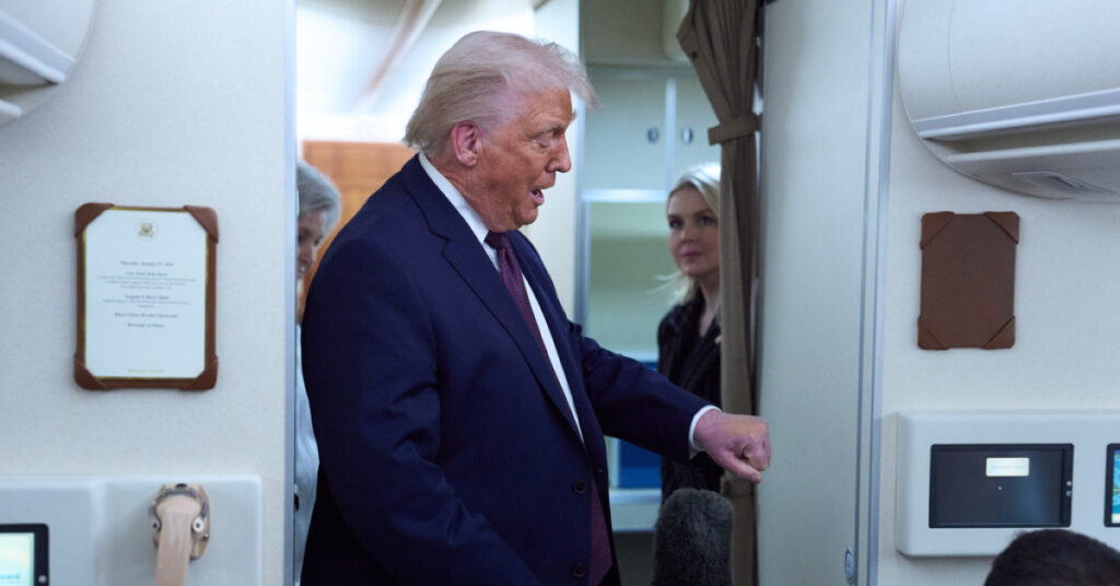 Trump elindeki morluğun sebebini açıkladı