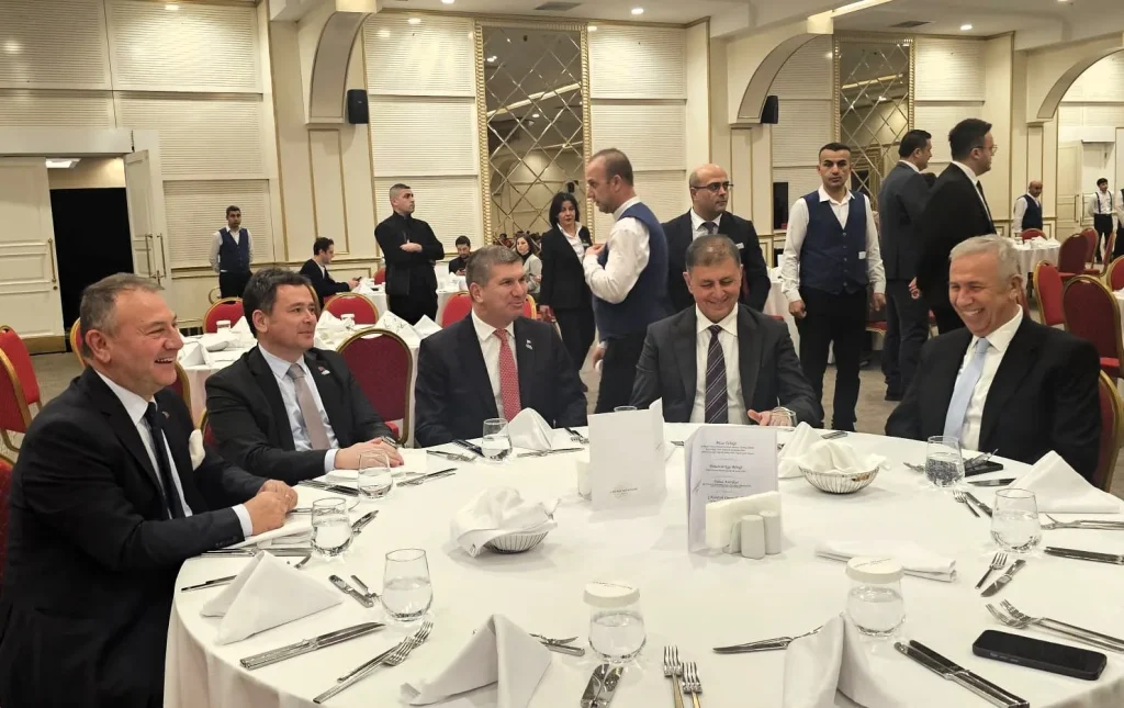 Başkan Aydın Afetlere Dirençli Kentler Paneli’ne Katıldı