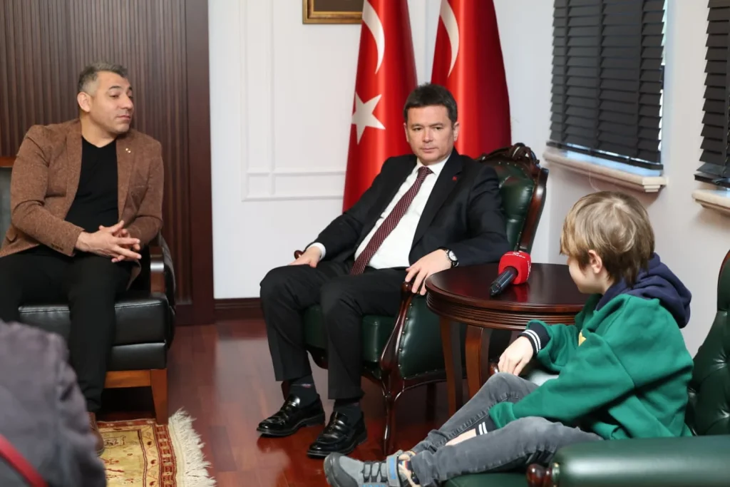 DMD Hastası Yağız Efe’ye Başkan Aydın’dan Destek