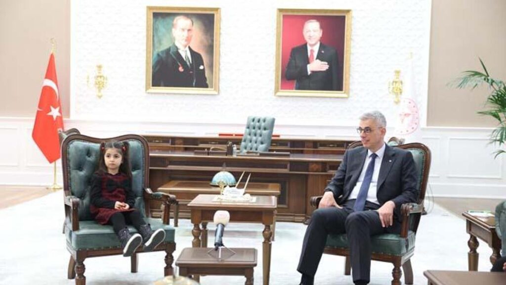 6 Yaşındaki Doğa’dan Büyük Başarı: Dedesi Sigarayı Bıraktı