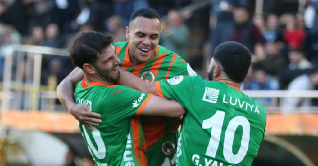 Alanyaspor dört maçlık hasreti bitirdi!
