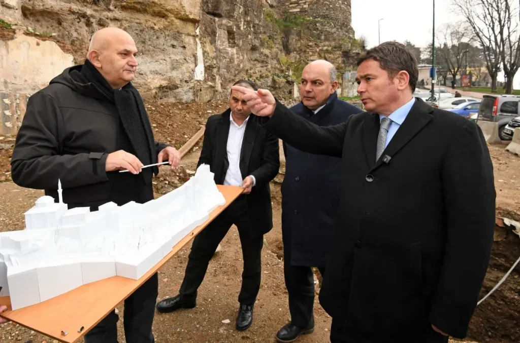Başkan Aydın Hisar’da Tarihe Sahip Çıkıyor