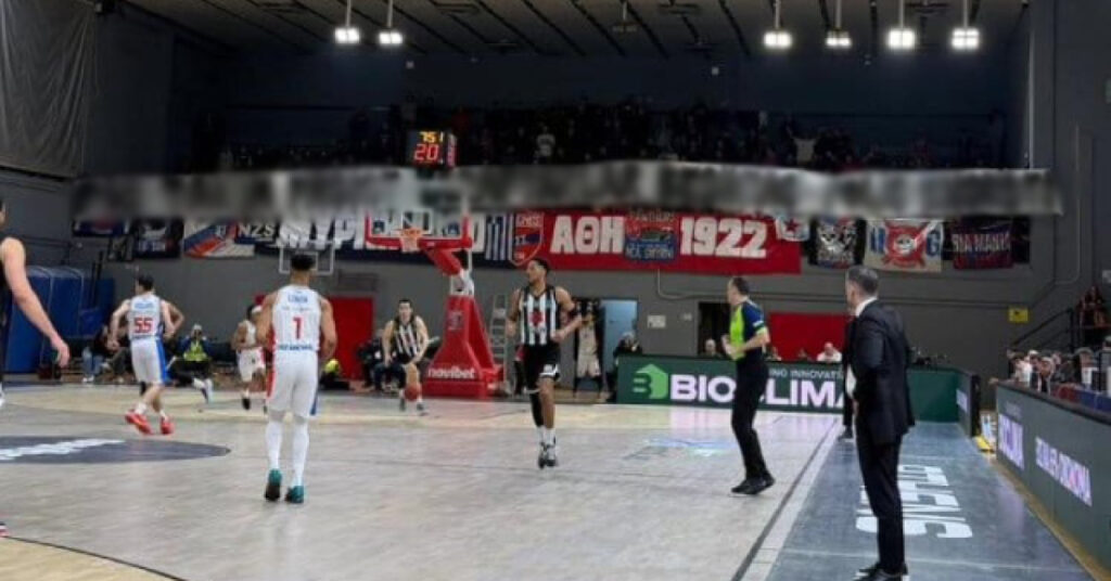 Beşiktaş – Panionios maçında skandal pankart!