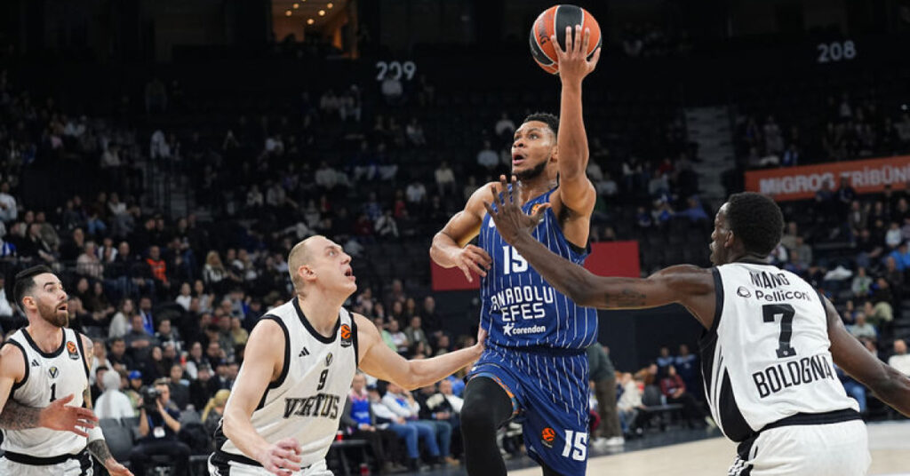 Efes, EuroLeague’de seriye bağladı!