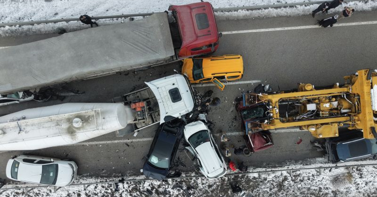 Erzurum’da zincirleme kaza: 20 yaralı