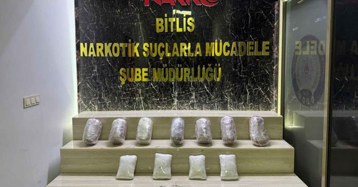 İki araçtan 17 kilo 500 gram uyuşturucu çıktı