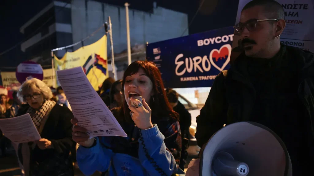 İnsanlık suçuna sessiz kalmadılar! Katil İsrail’in Eurovision katılımına Atina’da büyük tepki
