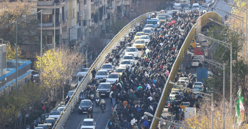 İran’da protestolar yeniden başladı