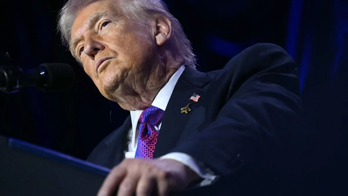 İran’ı hedef alan Trump’tan yeni tehdit: Onlara uçaklarımızı gösterdik