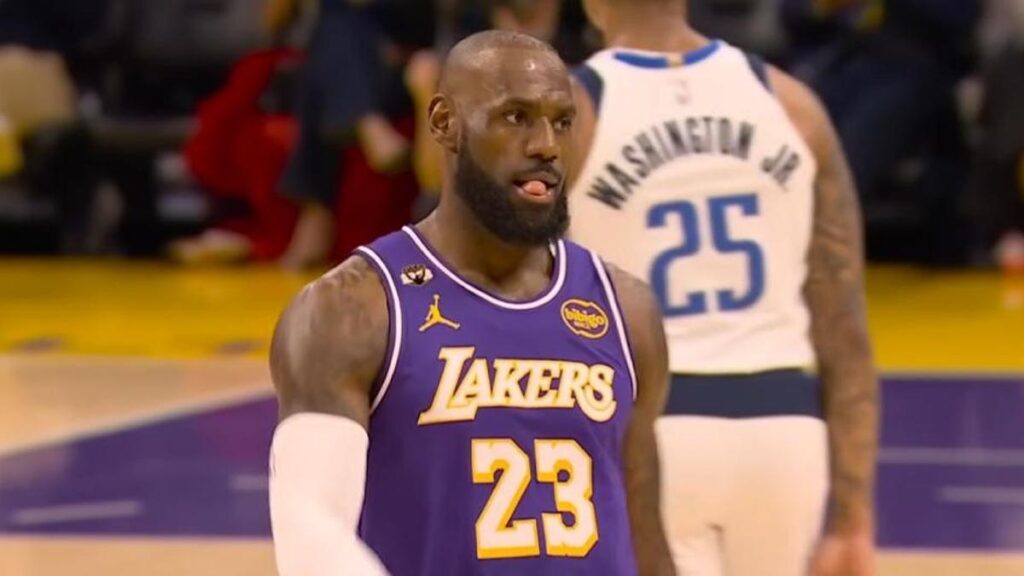Lakers, Dallas’ı yendi; LeBron James, NBA tarihine geçti