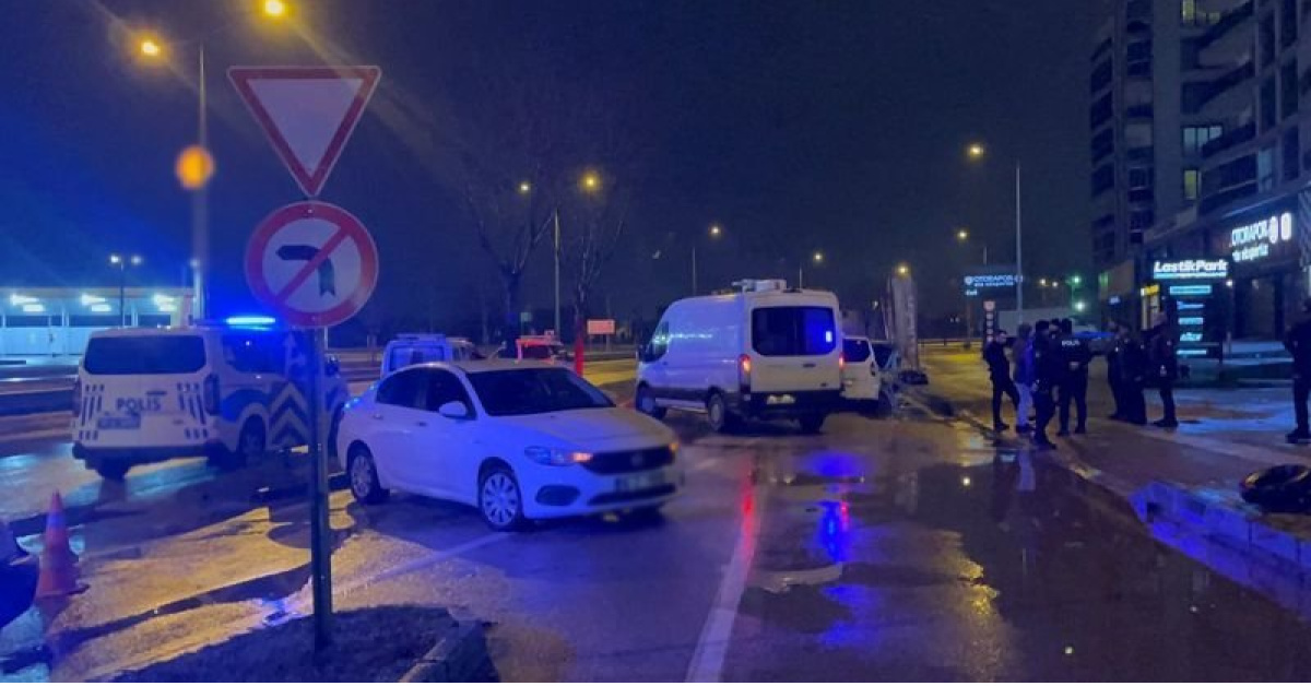 Otomobilde el bombası ele geçirildi: 3 gözaltı