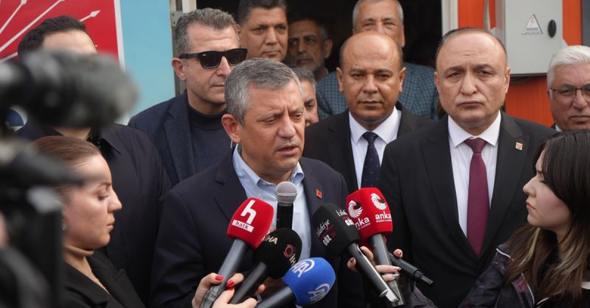 Özgür Özel, depremzedelerle bir araya geldi