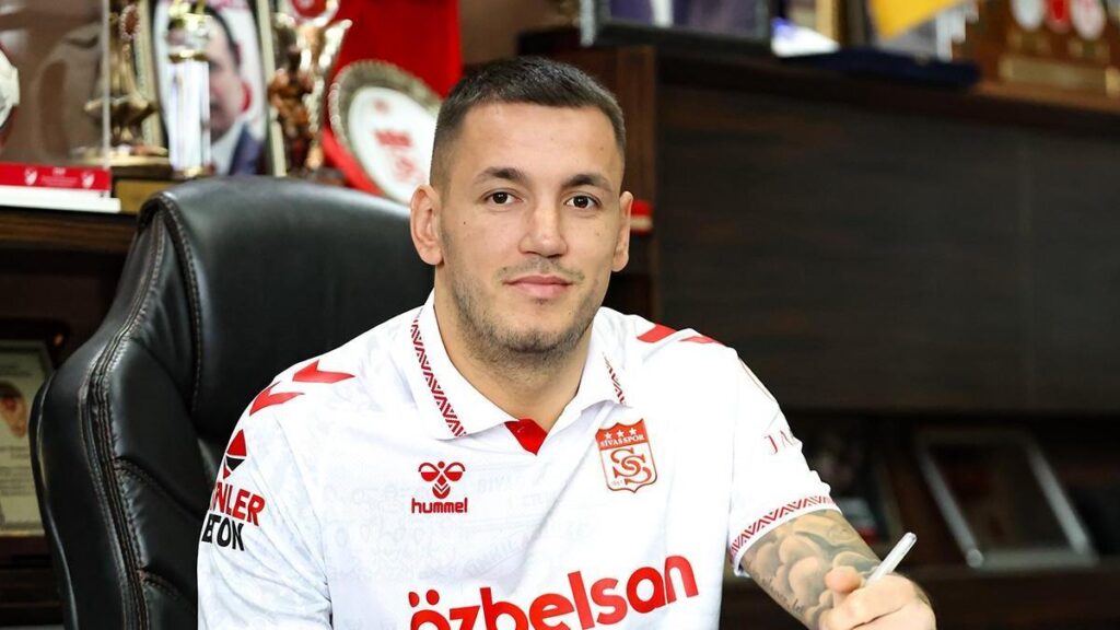 Rey Manaj, Sivasspor’a geri döndü