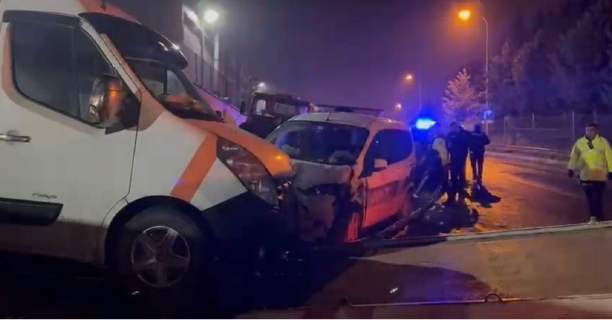 Sultanbeyli’de kaza: 2’si polis 3 yaralı