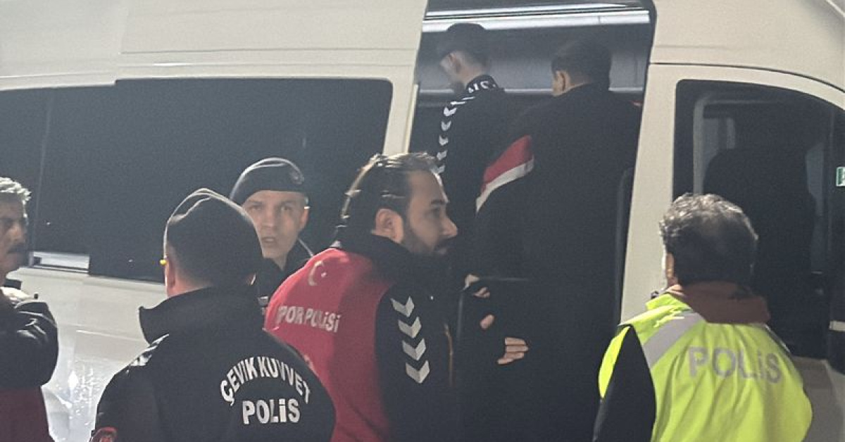 Trabzonspor takım otobüsüne taşlı saldırı: 6 gözaltı