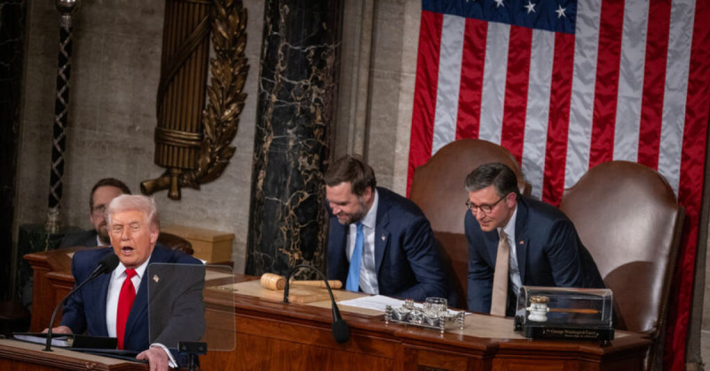 Trump Demokrat Kongre üyesi Omar ile atıştı