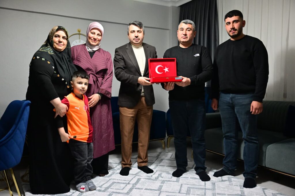 BAŞKAN YILMAZ’DAN ŞEHİT AİLESİNE ZİYARET