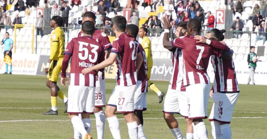 Bandırmaspor tek attı üç aldı!