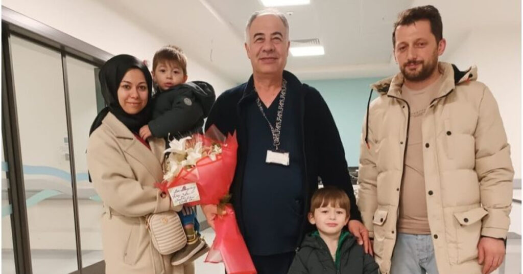 Şeker öldürüyordu! 3 yaşındaki çocuğu Heimlich manevrası kurtardı