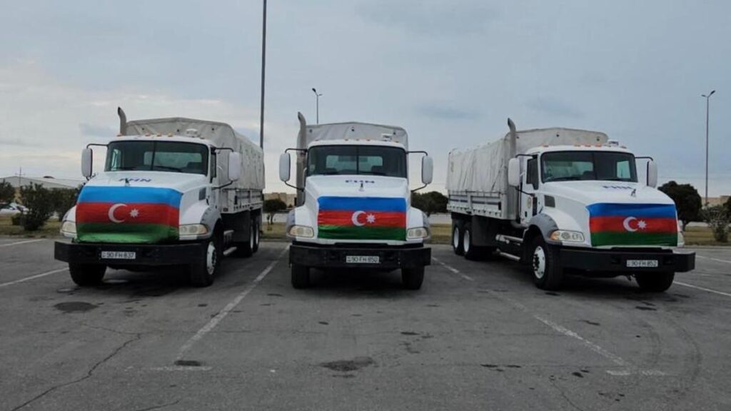 Azerbaycan İran’a insani yardım gönderdi