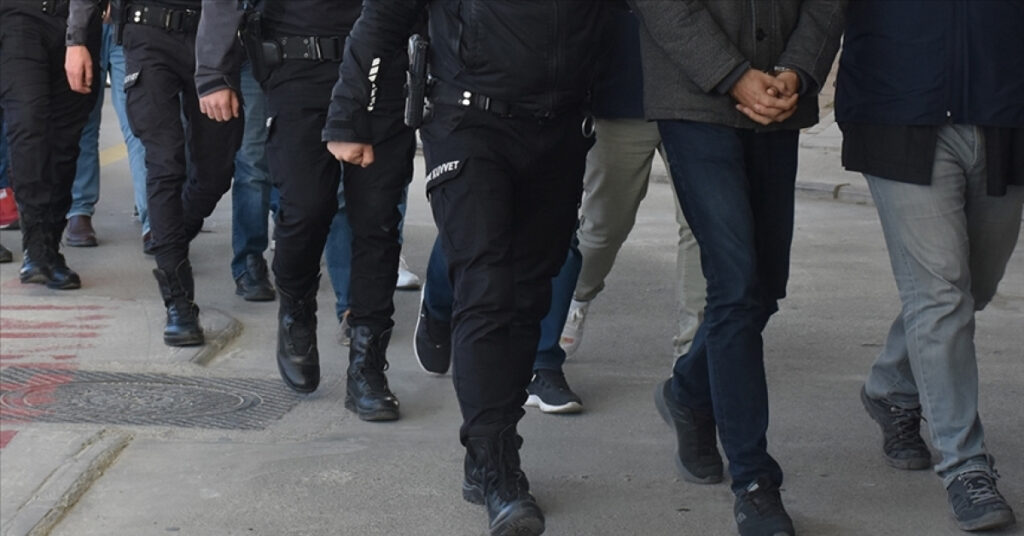 İzmir’de narkotik operasyonu: 10 tutuklama