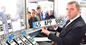 Vatandaş APP plakayı yanlış anladı, APP yazan plakaları da iade etti