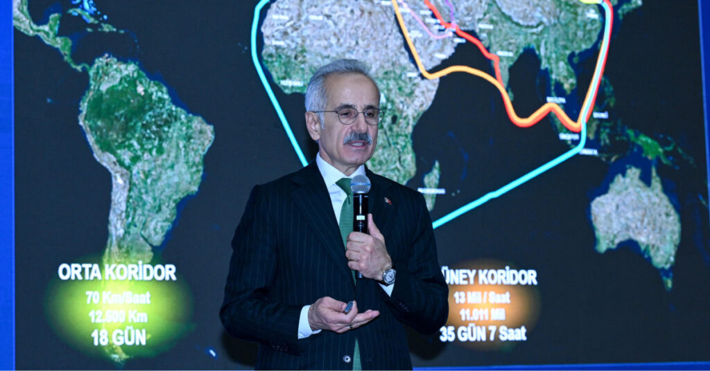 Hürmüz Boğazı’ndan Türk sahipli ilk gemi geçti