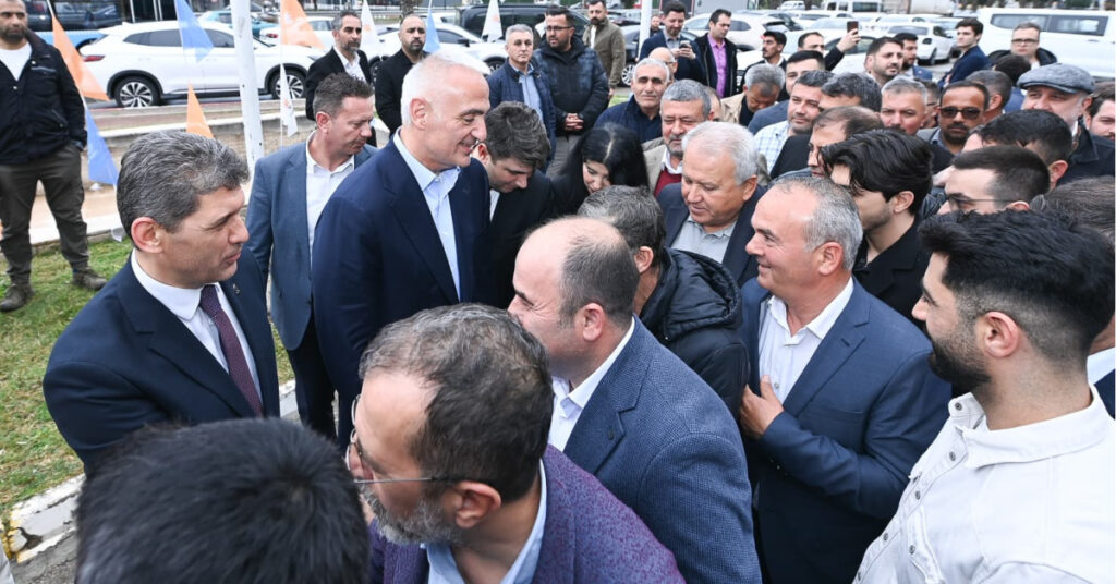 Bakan Ersoy’dan bayram ziyaretleri