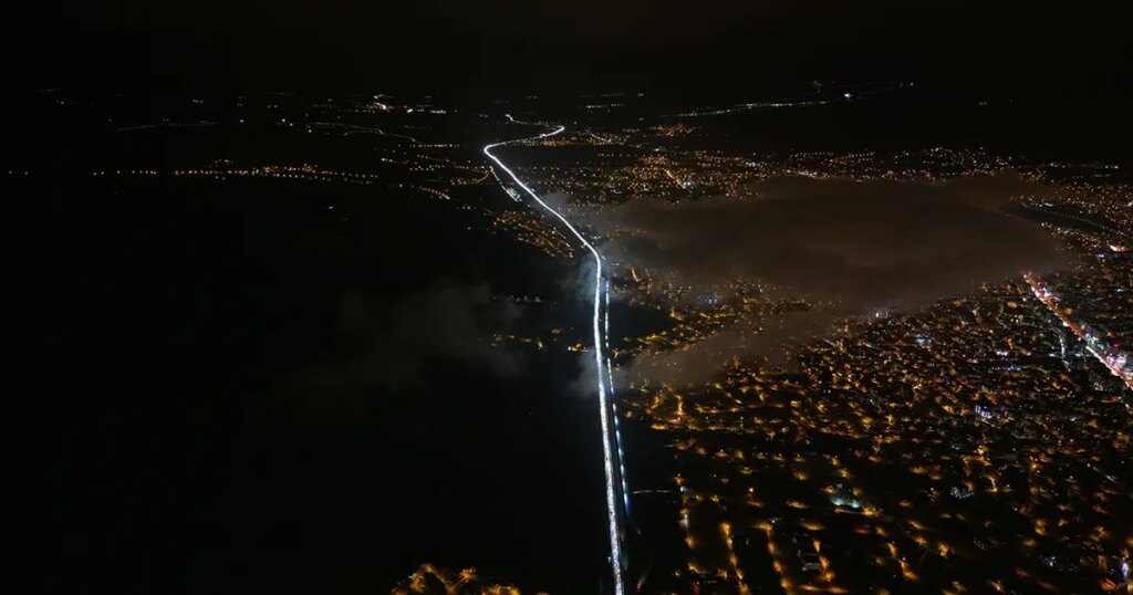Dönüş çilesi. Trafik yoğunluğu 40 kilometreyi aştı